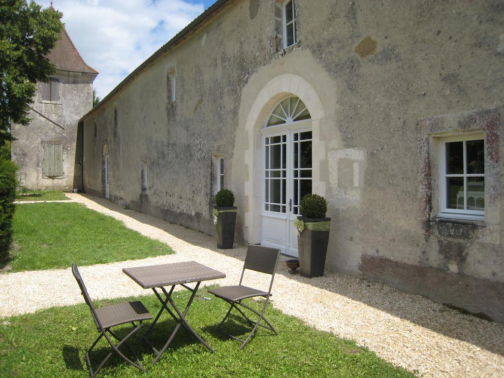Chateau De Puyrigaud Bed and Breakfast Léoville Exteriör bild