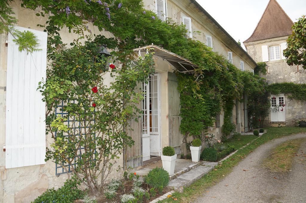 Chateau De Puyrigaud Bed and Breakfast Léoville Exteriör bild