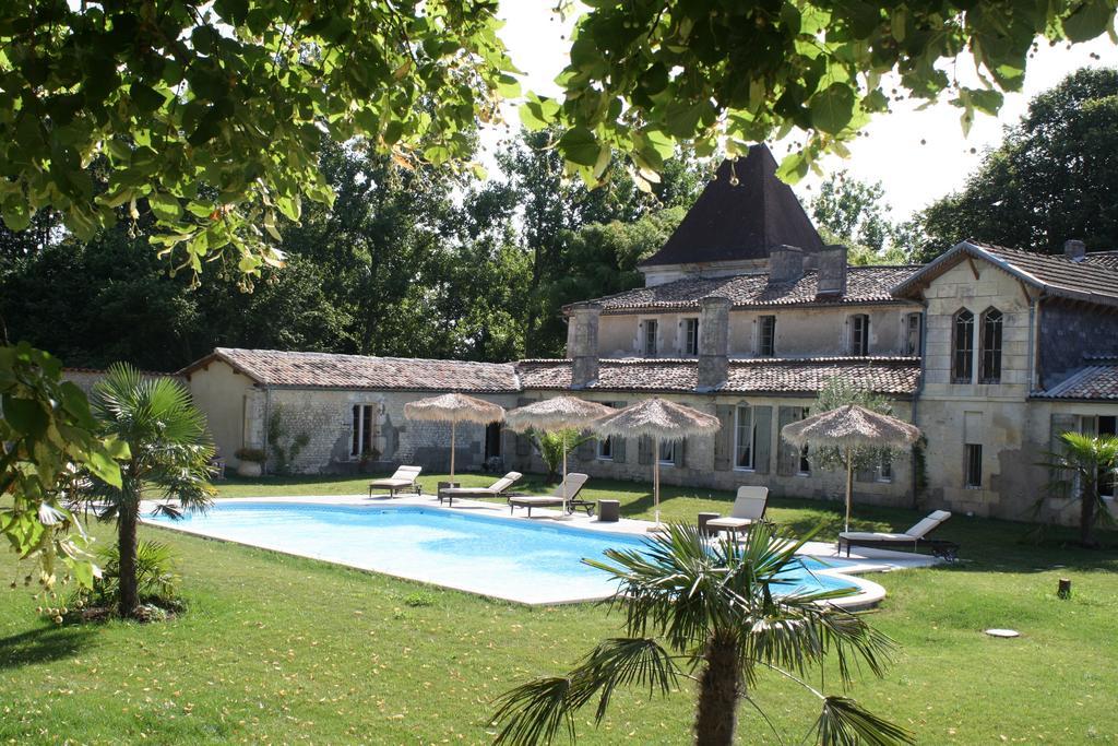 Chateau De Puyrigaud Bed and Breakfast Léoville Exteriör bild
