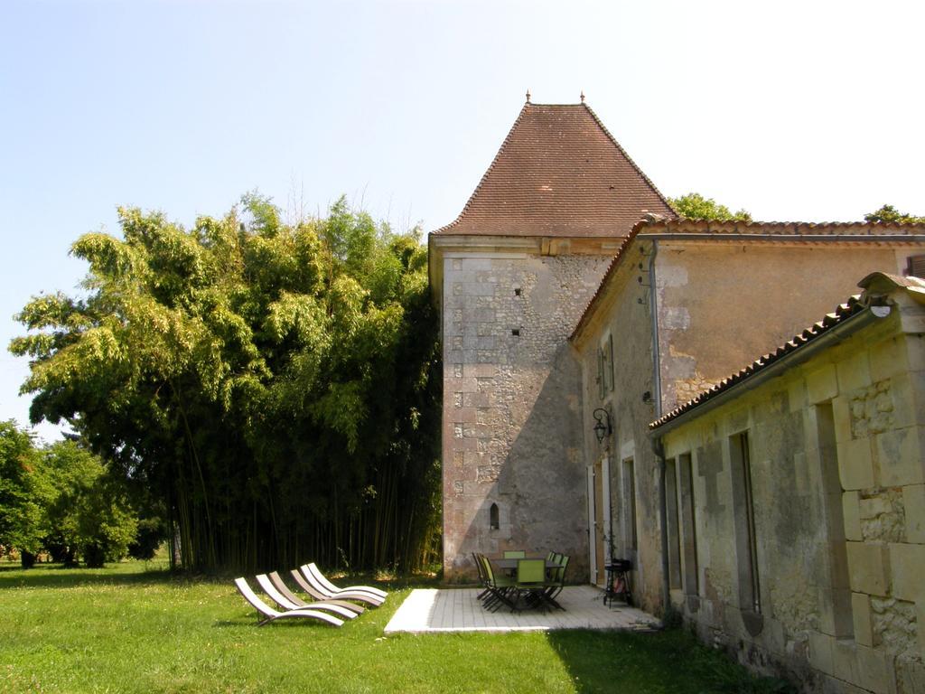 Chateau De Puyrigaud Bed and Breakfast Léoville Exteriör bild