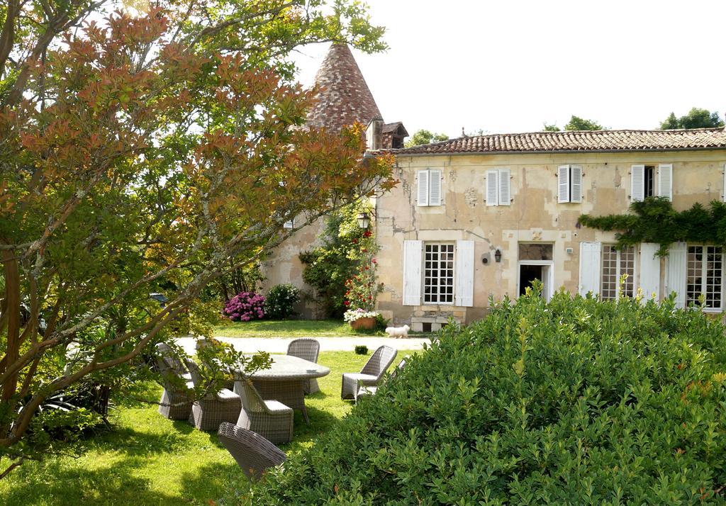 Chateau De Puyrigaud Bed and Breakfast Léoville Exteriör bild