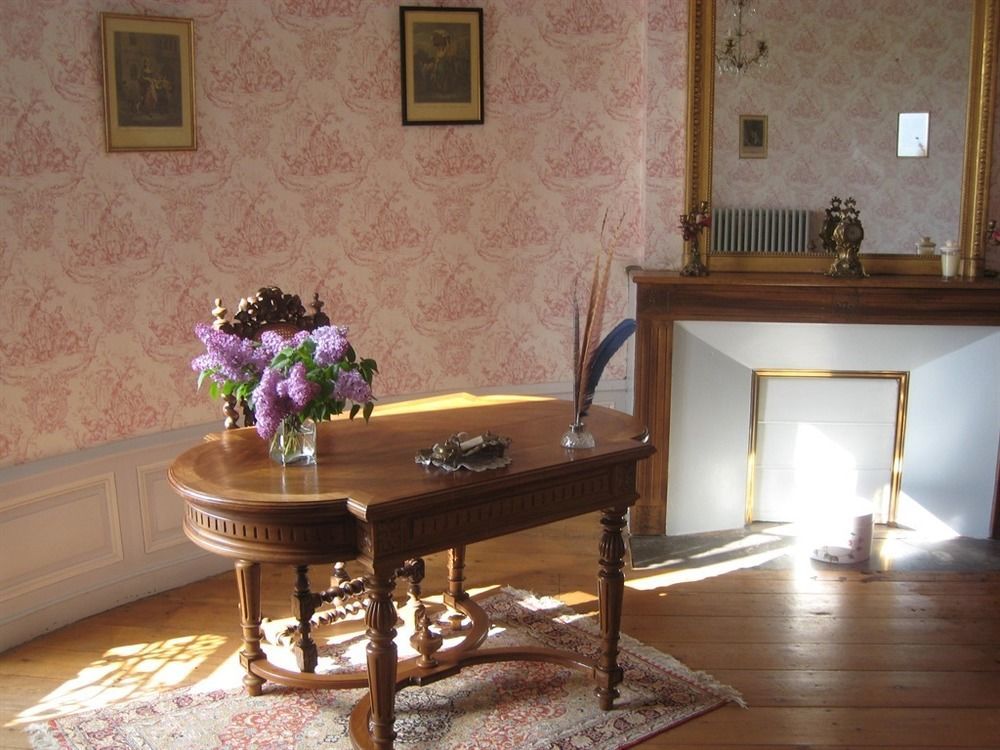 Chateau De Puyrigaud Bed and Breakfast Léoville Exteriör bild